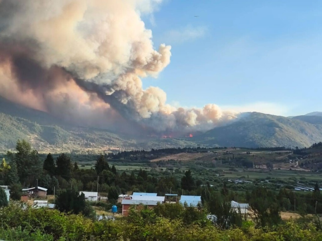 Incendios en Chubut: "Nos desalojan a punta de fuego" denuncia Mapuche 5 Incendios en Chubut: "Nos desalojan a punta de fuego" denuncia Mapuche