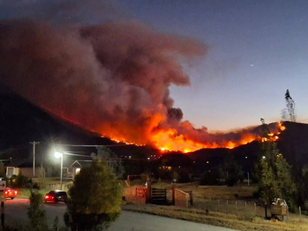Incendios en Chubut: "Nos desalojan a punta de fuego" denuncia Mapuche 7 Incendios en Chubut: "Nos desalojan a punta de fuego" denuncia Mapuche